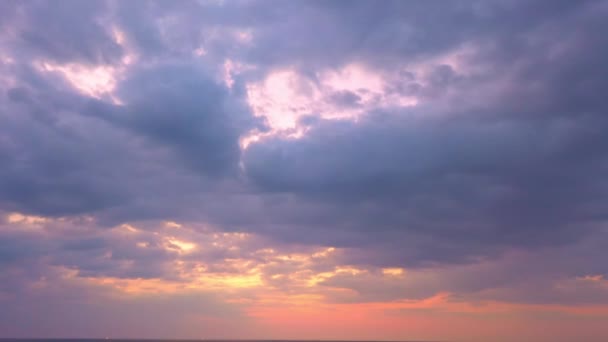 Widok Lotu Ptaka Słodkie Niebo Zachód Słońca Nad Drzewami Kokosowymi — Wideo stockowe