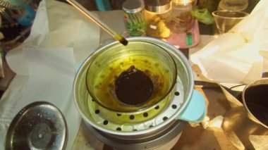 .Buhar, esrardan çıkan alkolü buharlaştırmak için ısı kullanılır. .Cannabinoidler kenevir çiçeklerinden elde edilir. Kenevir yağının rengi koyu kahverengi ve yapışkandır büyük faydaları olan bitkiler..