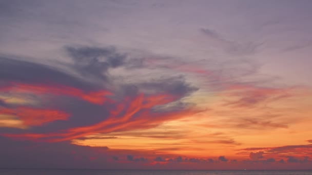 Изумительные Красочные Красные Облака Сладком Закате — стоковое видео