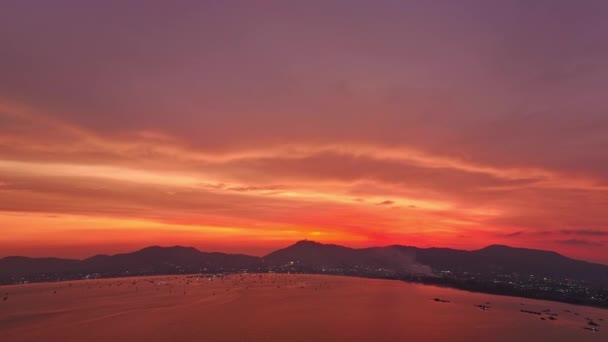 Вид Воздуха Удивительное Ярко Красное Небо Ошеломляющем Закате Над Островом — стоковое видео