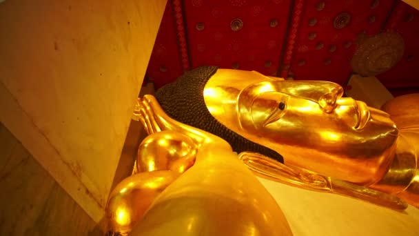 Belle Tête Bouddha Doré Dans Une Position Inclinable Wat Phra — Video