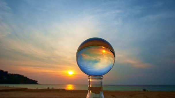 Vue Sur Île Coucher Soleil Intérieur Une Boule Cristal Sur — Video