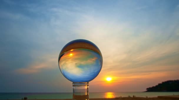 Vue Sur Île Coucher Soleil Intérieur Une Boule Cristal Sur — Video