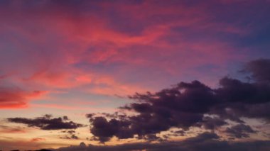 Renkli bulutlarda inanılmaz gökyüzü