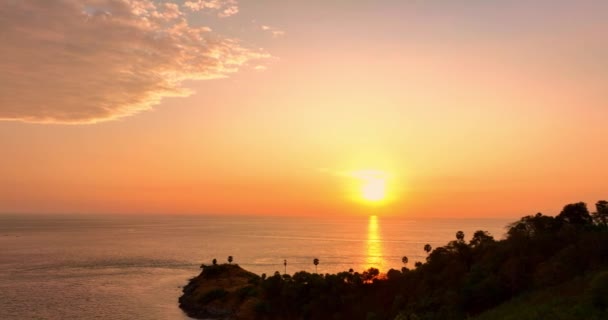 Luchtfoto Promthep Kaap Standpunt Gele Zonsondergang — Stockvideo