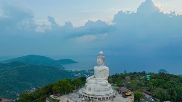 Légi Hiper Lapse Kilátás Kék Felhő Naplementében Phuket Nagy Buddha — Stock videók