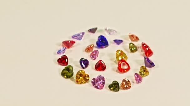 Hermosos Diamantes Multicolores Forma Corazón Engarzados Círculo Los Diamantes Forma — Vídeo de stock