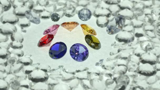 Різнокольорові Дорогоцінні Камені Відображаються Посеред Білих Діамантів Світлий Підвісний Світильник — стокове відео