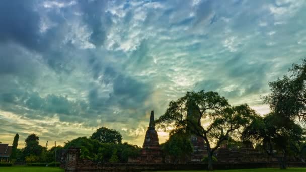 Hızlandırılmış Bulutlar Ayutthaya Döneminde Wat Phra Ram Harabelerini Kapladı Atmosfer — Stok video