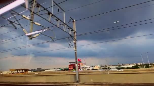 중앙역에서 랑세스까지 스카이 트레인 중심부에서 교외로 승객을 수송하는 도움이됩니다 Bts — 비디오