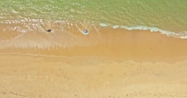 Letecký Pohled Tyrkysové Moře Hedvábně Bílé Pláži — Stock video