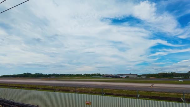 Phuket Tajlandia Listopada 2023 Samolot Lądowaniu Lotniska Phuket Czas Mijania — Wideo stockowe