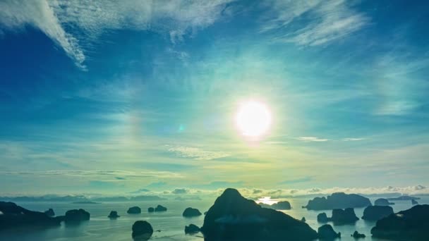 Imaginați Frumos Cer Galben Strălucitor Răsăritul Soarelui Lumina Soare Strălucește — Videoclip de stoc
