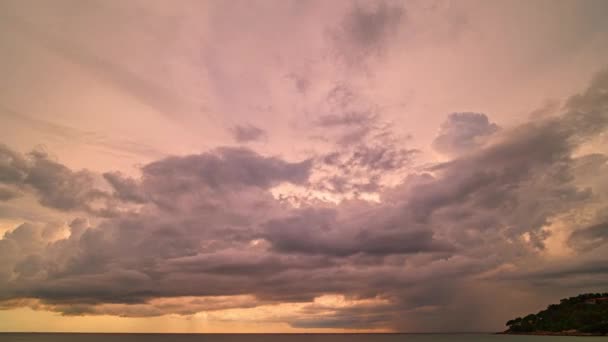 Czas Upływa Niesamowite Kolorowe Chmury Pięknym Zachodzie Słońca Nad Morzem — Wideo stockowe