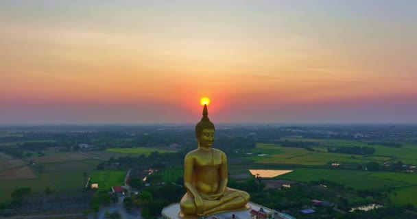 Вид Воздуха Солнце Над Головой Самого Большого Золотого Будды Закате — стоковое видео