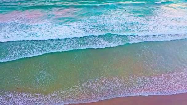 Вид Повітря Сцену Хвиль Пляжі Пхукет Хвилі Летять Пляжі Яскравому — стокове відео
