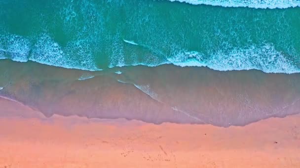 Sahildeki Dalgaların Hava Manzarası Phuket Dalgalar Açık Denizde Sahilde Süzülüyor — Stok video