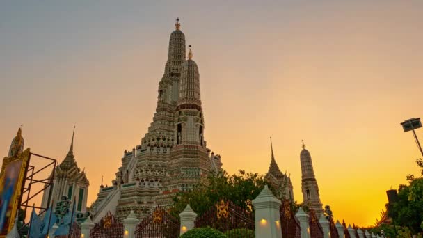 Time Lapse Landschap Zonsondergang Bij Grote Verlichte Tempel Wat Arun — Stockvideo