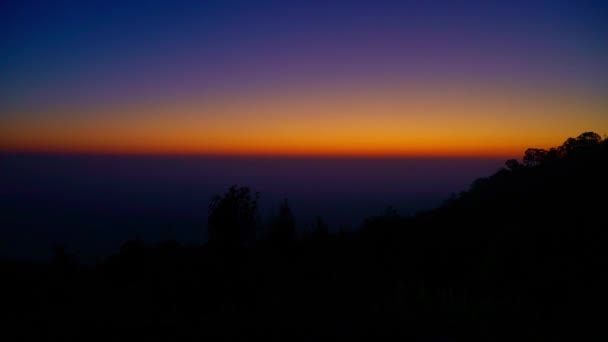 Widok Wschód Słońca Nad Horyzontem Górach Tajlandii — Wideo stockowe