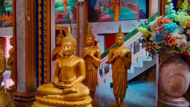 Gyönyörűen Berendezett Meditációs Szoba Egy Csarnokban Alatt Toronymagas Pagoda Wat — Stock videók