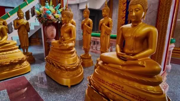 Красиво Оформленная Комната Медитации Зале Возвышенной Пагодой Ват Чалонг Пхукет — стоковое видео