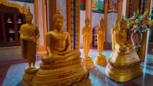 Vackert Inredda Meditationsrum Hall Nedanför Storslagen Pagoda Wat Chalong Phuket — Stockvideo