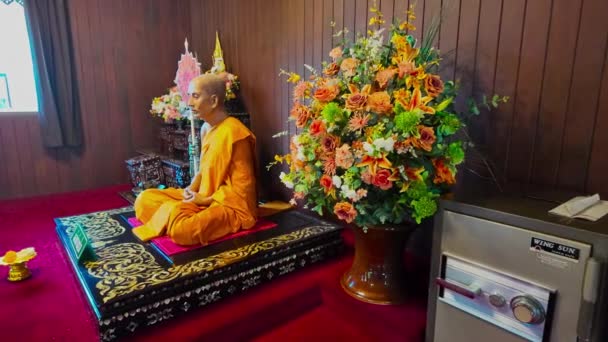 Phuket Thailand Listopadu 2023 Krásná Realistická Vosková Figurka Luang Phor — Stock video