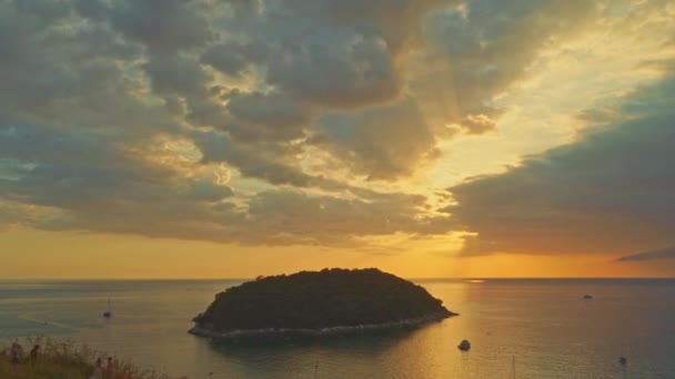 Fantastisk Solnedgång Himmel Över Havet Med Fartyg Och Båtar — Stockvideo
