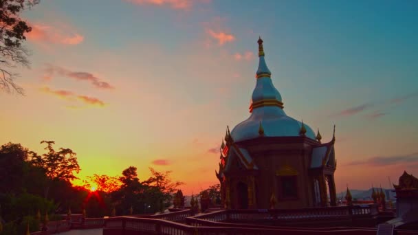 Vacker Himmel Kvällen Ovanför Vacker Pagoda Phuket Thailand — Stockvideo