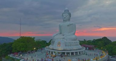 Phuket Büyük Buda 'da gün batımında gökyüzü manzarası