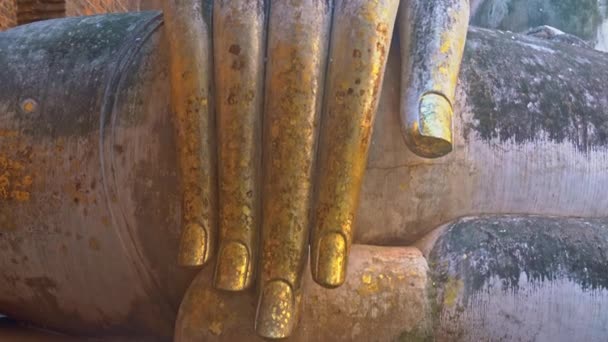 Detail Der Goldenen Hand Von Phra Achana Einer Alten Großen — Stockvideo