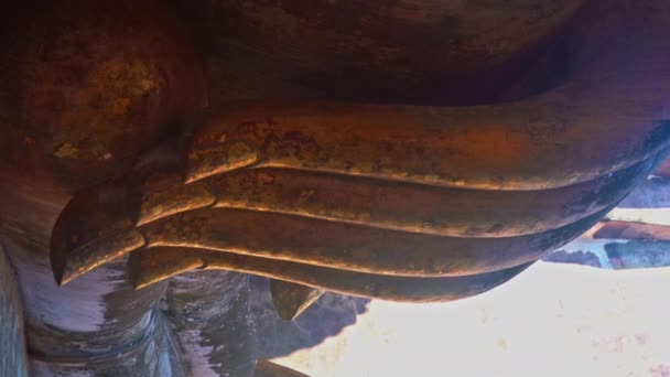 Detalle Mano Dorada Phra Achana Una Antigua Estatua Histórica Buda — Vídeos de Stock