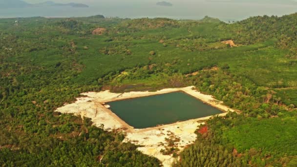 Εναέρια Άποψη Μια Μεγάλη Λίμνη Αποθήκευσης Γλυκού Νερού Στο Koh — Αρχείο Βίντεο