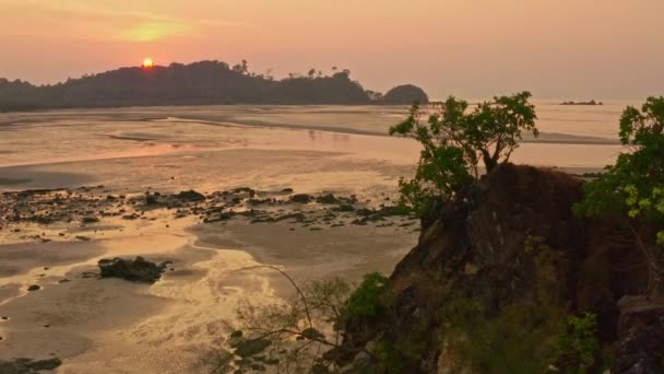Один Шарм Пхаям Koh Phayam Пляже Имеет Много Необычных Скал — стоковое видео