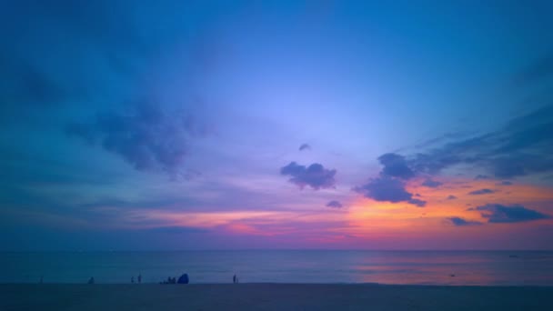 Renkli Bulutlarla Dolu Dramatik Bir Gökyüzü Karon Sahilinde Muhteşem Bir — Stok video