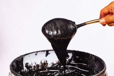 Kumaş tişörtler ve diğer malzemelerde baskı için mürekkep ya da boya.