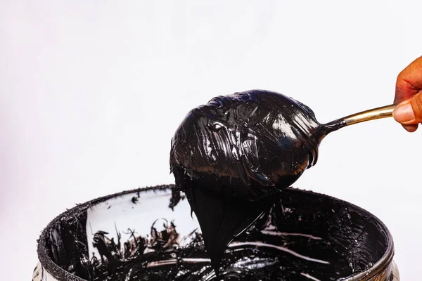 Kumaş tişörtler ve diğer malzemelerde baskı için mürekkep ya da boya.