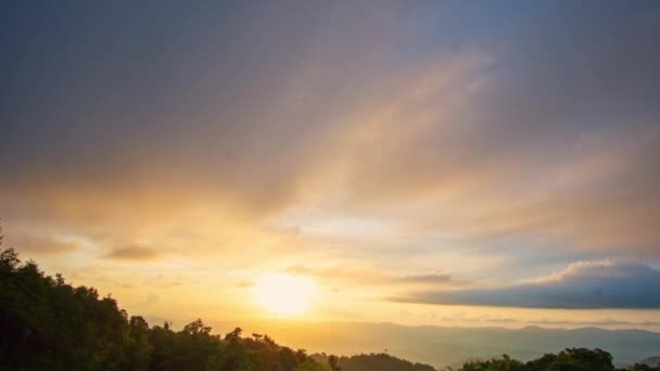 Time Lapse Prachtige Zonsondergang Heuvel Midden Van Bergketen Met Ondergaande — Stockvideo