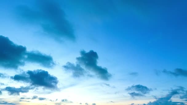 Vista Aérea Hiperlapso Increíble Nube Moviéndose Cielo Azul Amanecer Azul — Vídeo de stock