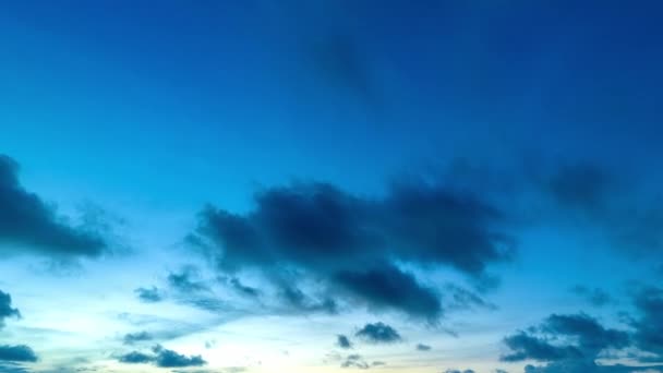 Vista Aérea Hiperlapso Increíble Nube Moviéndose Cielo Azul Amanecer Azul — Vídeo de stock
