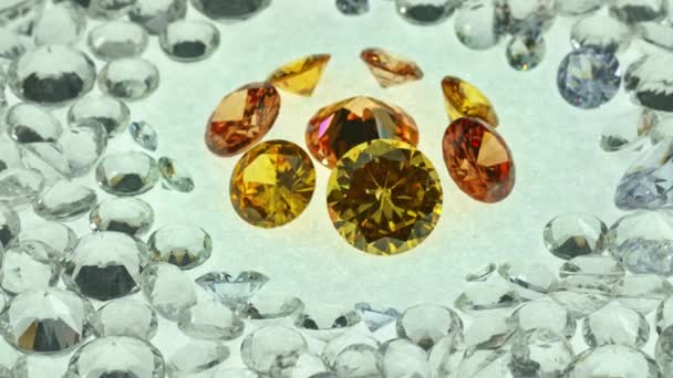 Gelbe Edelsteine Die Der Mitte Eines Weißen Diamanten Dargestellt Werden — Stockvideo