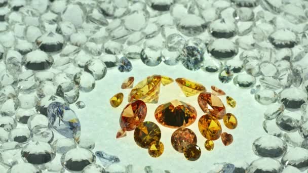 Joyas Amarillas Expuestas Medio Diamantes Blancos Luz Colgante Brillo Diamantes — Vídeo de stock