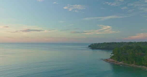 Panorama Aéreo Hermoso Cielo Puesta Sol Playa Surin Phuket Increíble — Vídeo de stock