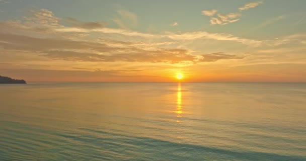 Antennenpanorama Schöner Himmel Bei Sonnenuntergang Surin Strand Phuket Erstaunliche Bunte — Stockvideo