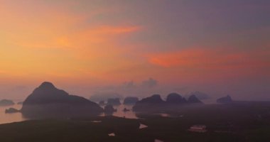 Samed Nang Chee perspektifinden gün doğumunda hava manzarası en güzel pembe gökyüzünü gösteriyor. .tropikal manzara arka planı. Samet Nangshe Adaları 'nın üzerindeki tatlı gündoğumu manzarası..