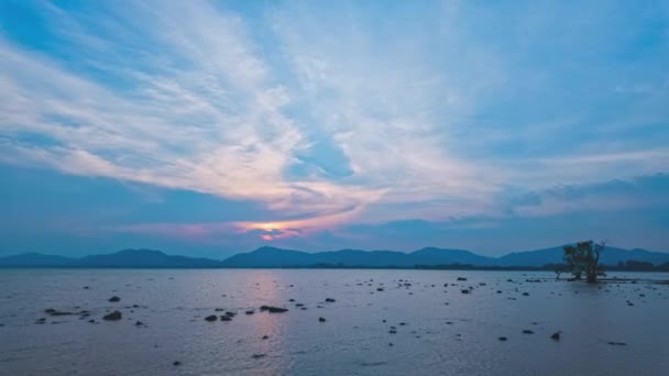 Zaman Gibi Akıp Gidiyor Renkli Günbatımında Inanılmaz Bulut Oluşumu Güzel — Stok video