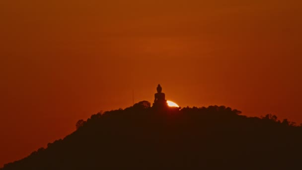 Nap Lemegy Phuket Mögött Nagy Buddha Gyönyörű Naplementében — Stock videók