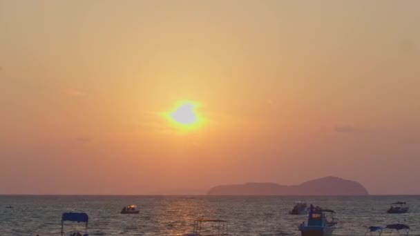 Beautiful Yellow Sun Sweet Sky Sunrise Fishing Boats — Stock Video