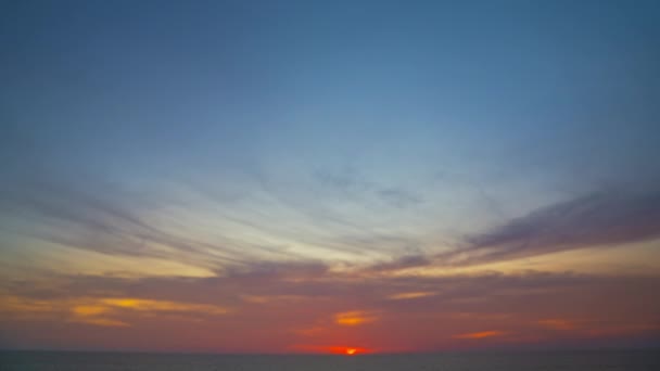 Время Проходит Красивые Облака Над Океаном Закате — стоковое видео
