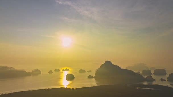Εναέρια Υπερ Ολίσθηση Δείτε Κίτρινο Ουρανό Στην Όμορφη Ανατολή Του — Αρχείο Βίντεο